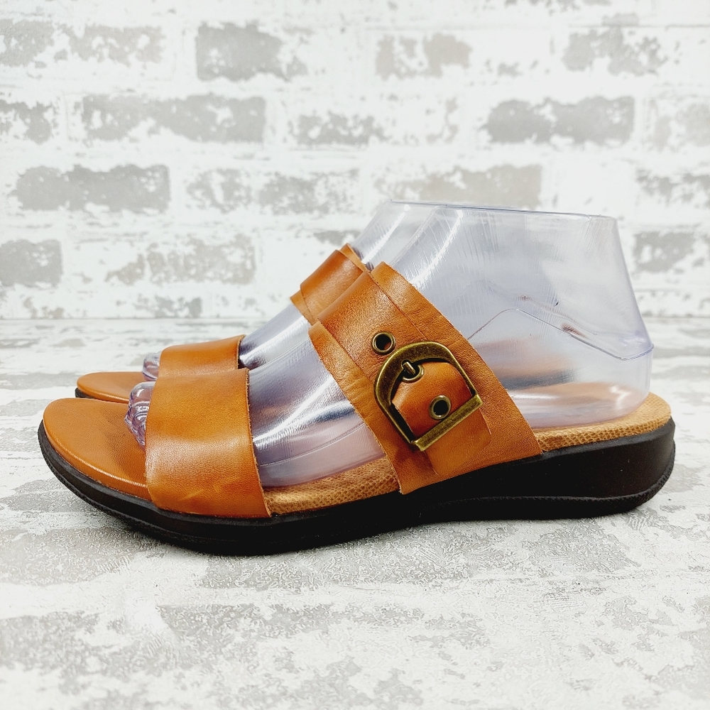 SOFTWALK New without tags Toki  Tan Leather Strappy Slide Sandals 9